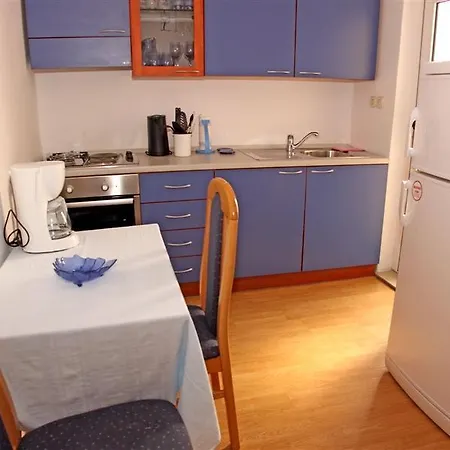 Guest house Holiday Buratovic 3*